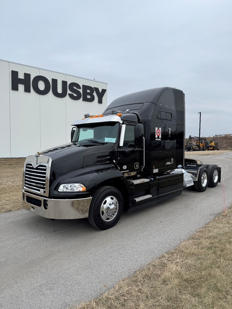 2017 MACK CXU613 - USED TRUCKS SLEEPER - image 1